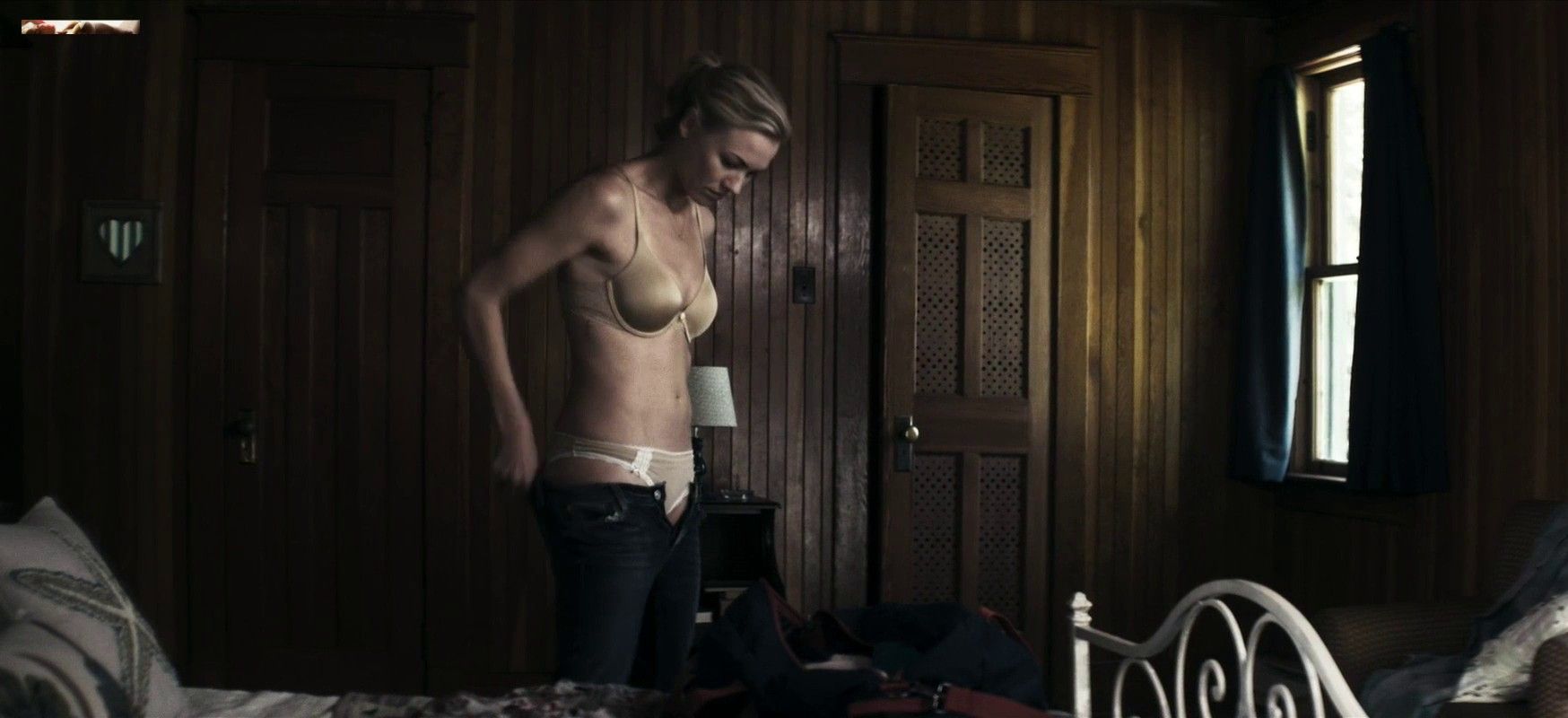 Yvonne Strahovski Bondage