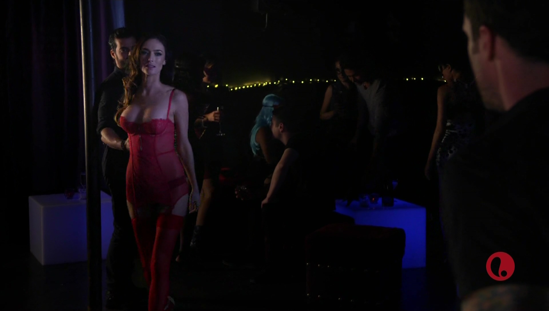 Горячая Касси Колвин на жарких фото.