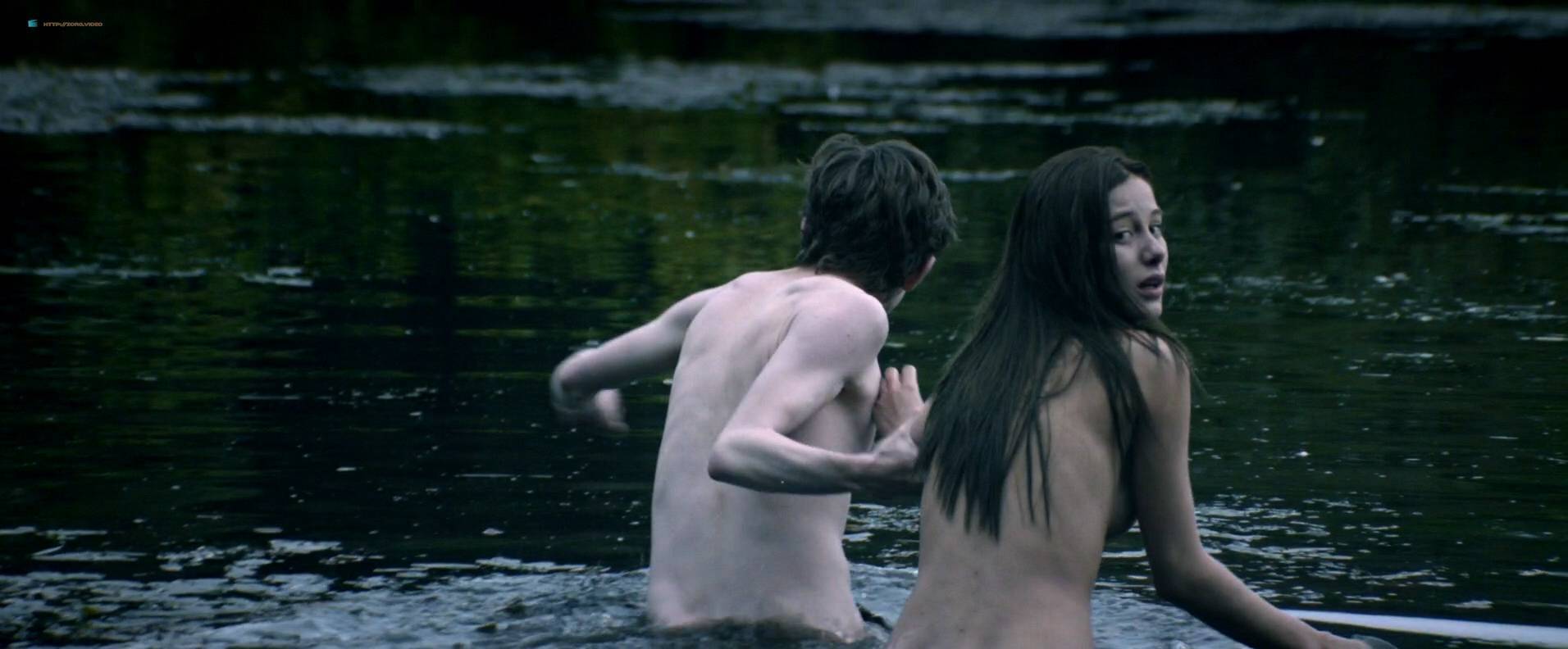 Горячая Шарлотта Вега на жарких фото.