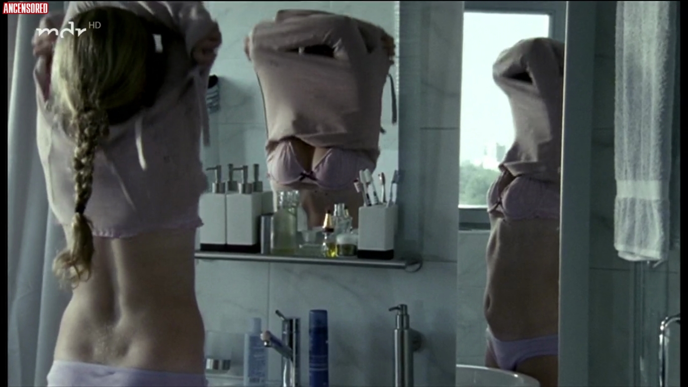 Горячая Корнелия Грёшель на жарких фото.